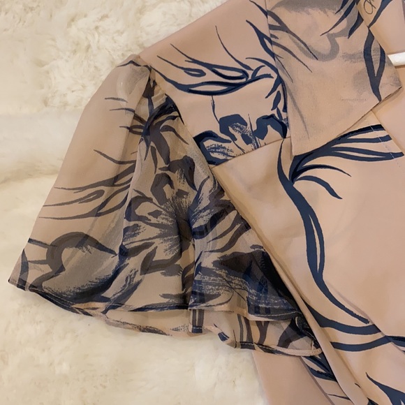 Diane Von Furstenburg Flutter Sleeve Faux Wrap - Picture 4 of 4